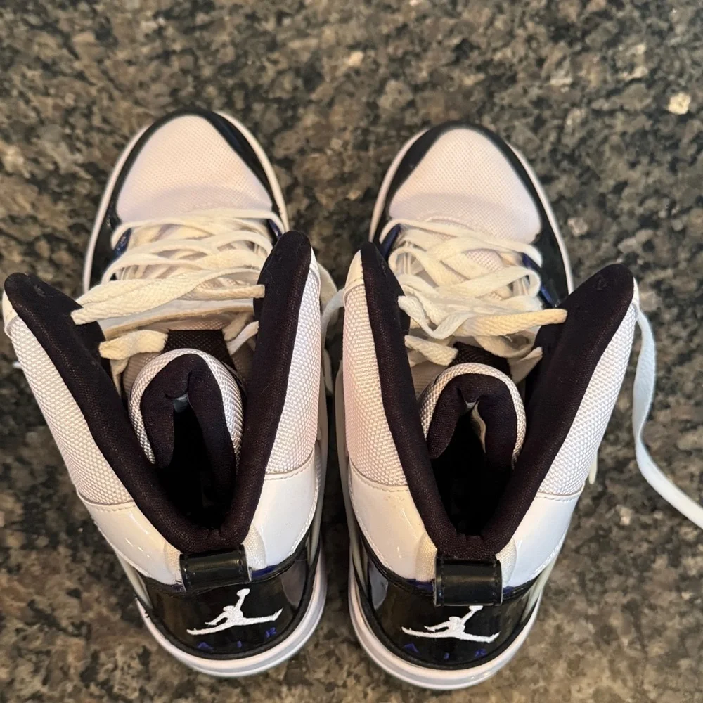 Jordan Men’s Black and White High-Top flight 45 Sneakers 8